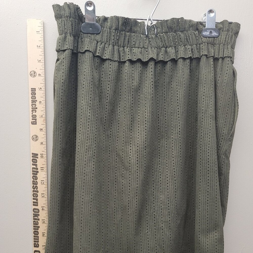 Reserved Green Miniskirt with Pockets EUR 40/US 10